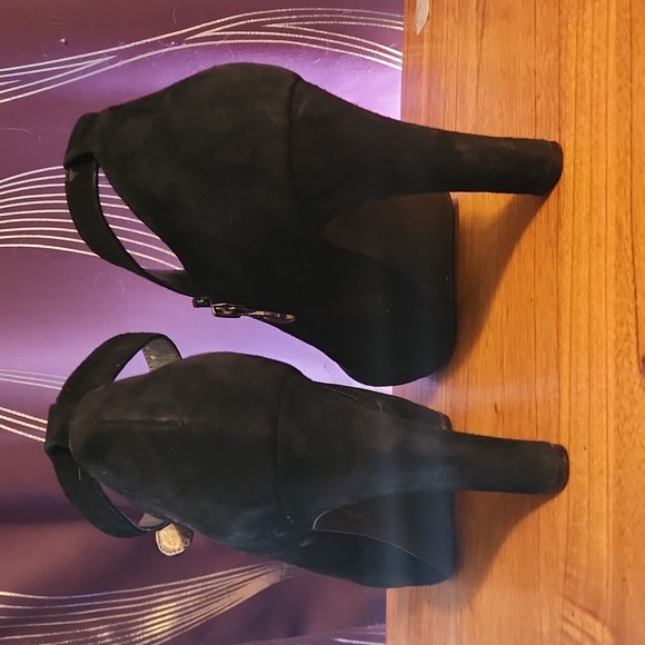 Tahari Sabia Heeled Bootie - Picture 2 of 8